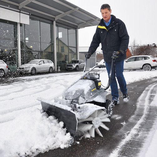 Snow blade for use with deeper snow