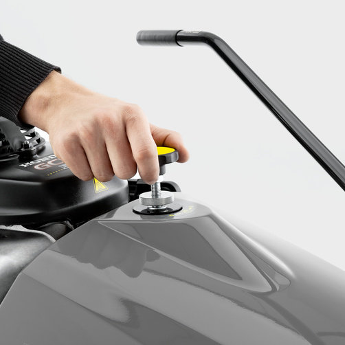 Height-adjustable roller brush